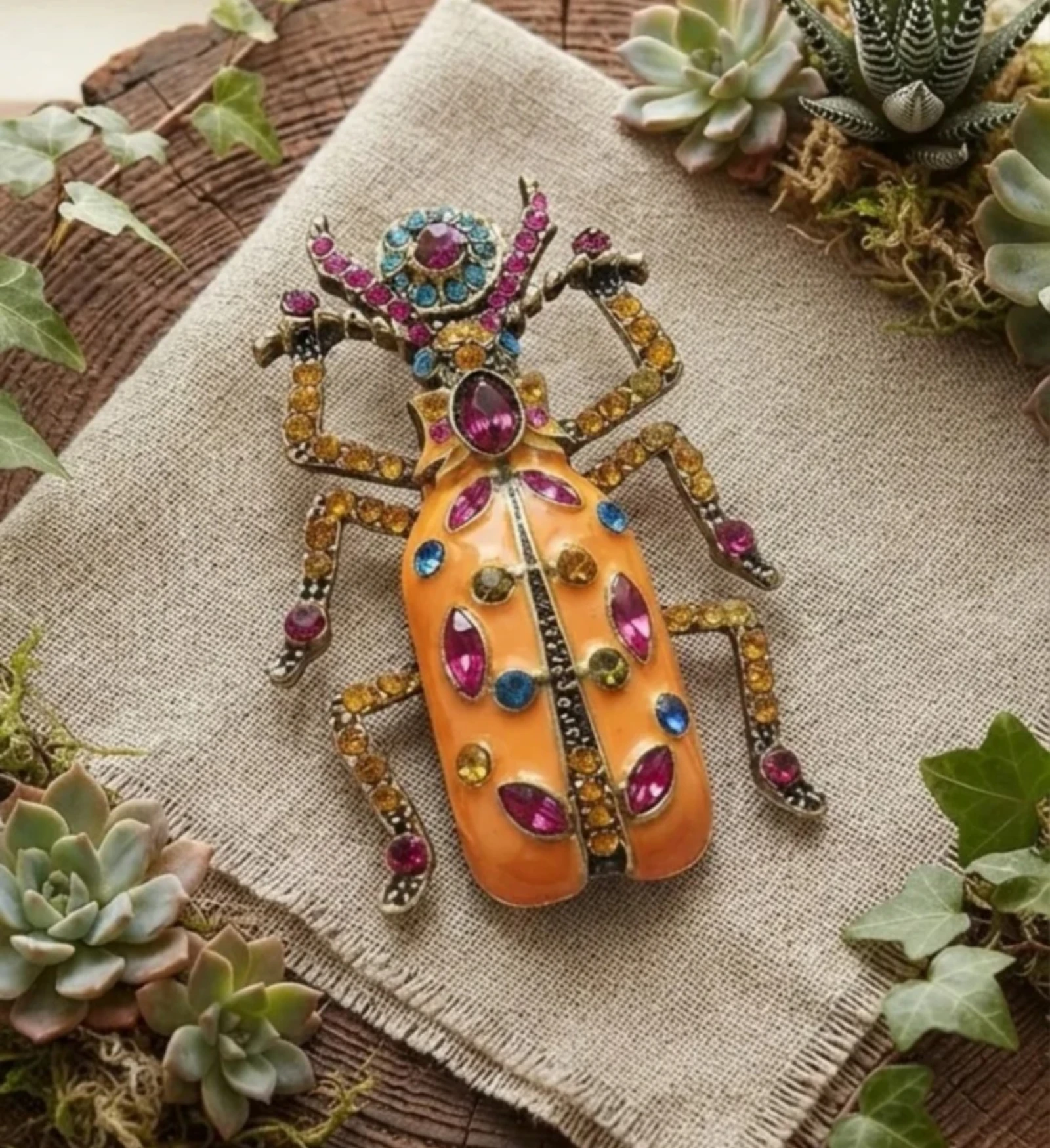 Broche de escarabajo esmaltado